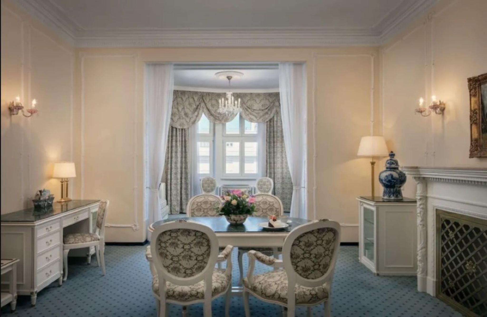 Ambassador Zlata Husa Prague Exterior photo A room at the hotel