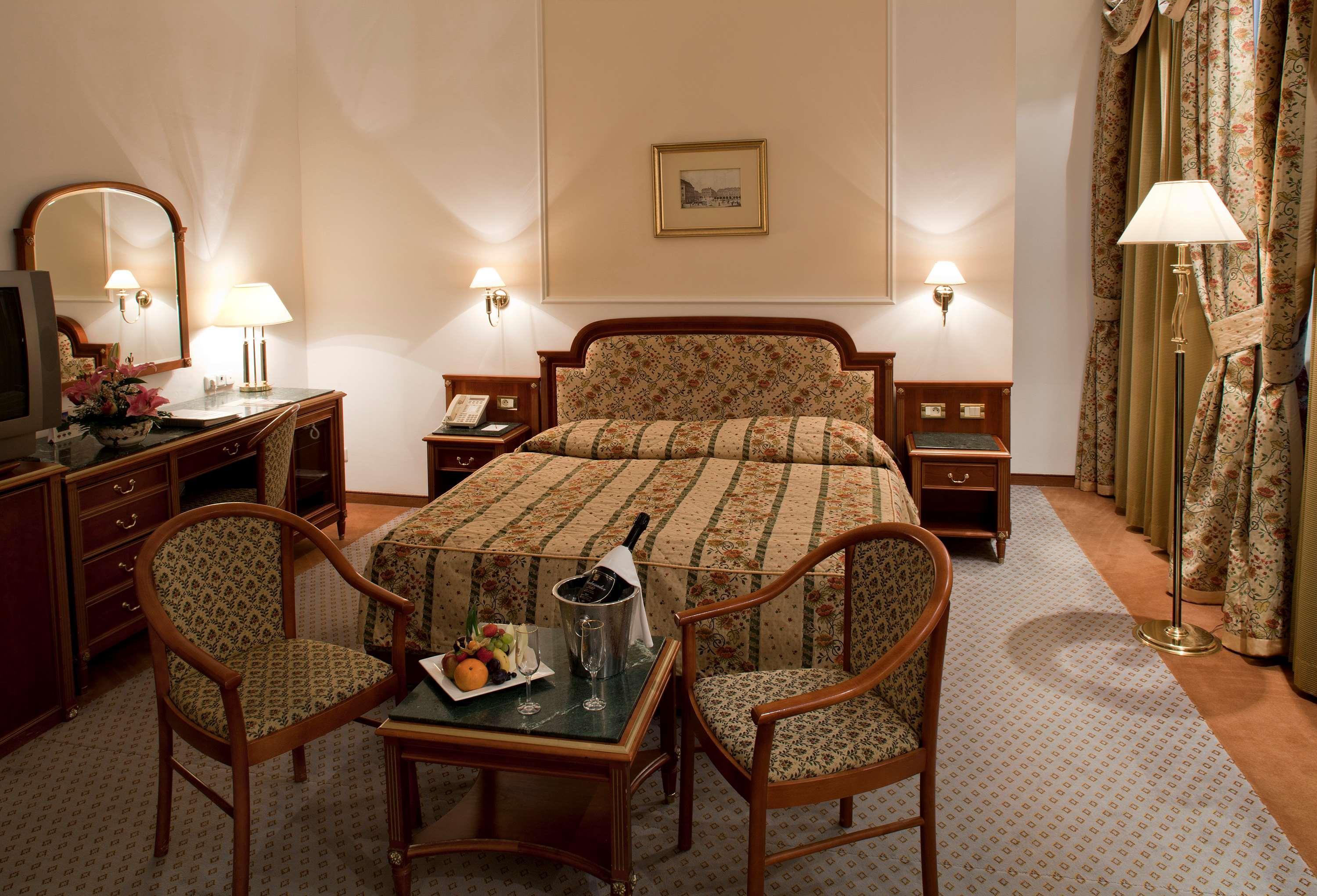 Ambassador Zlata Husa Prague Exterior photo A room at the hotel