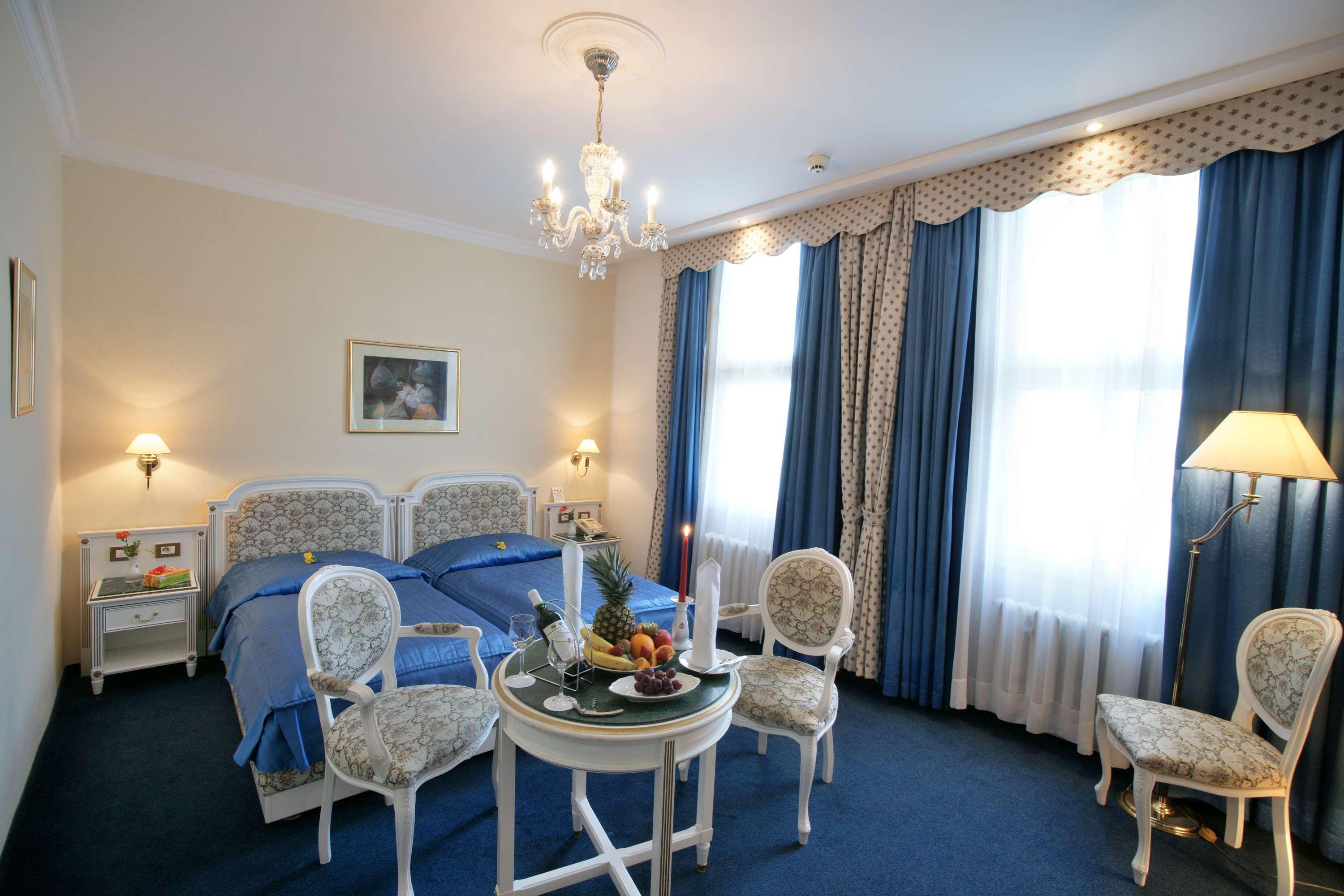 Ambassador Zlata Husa Prague Exterior photo A room at the hotel
