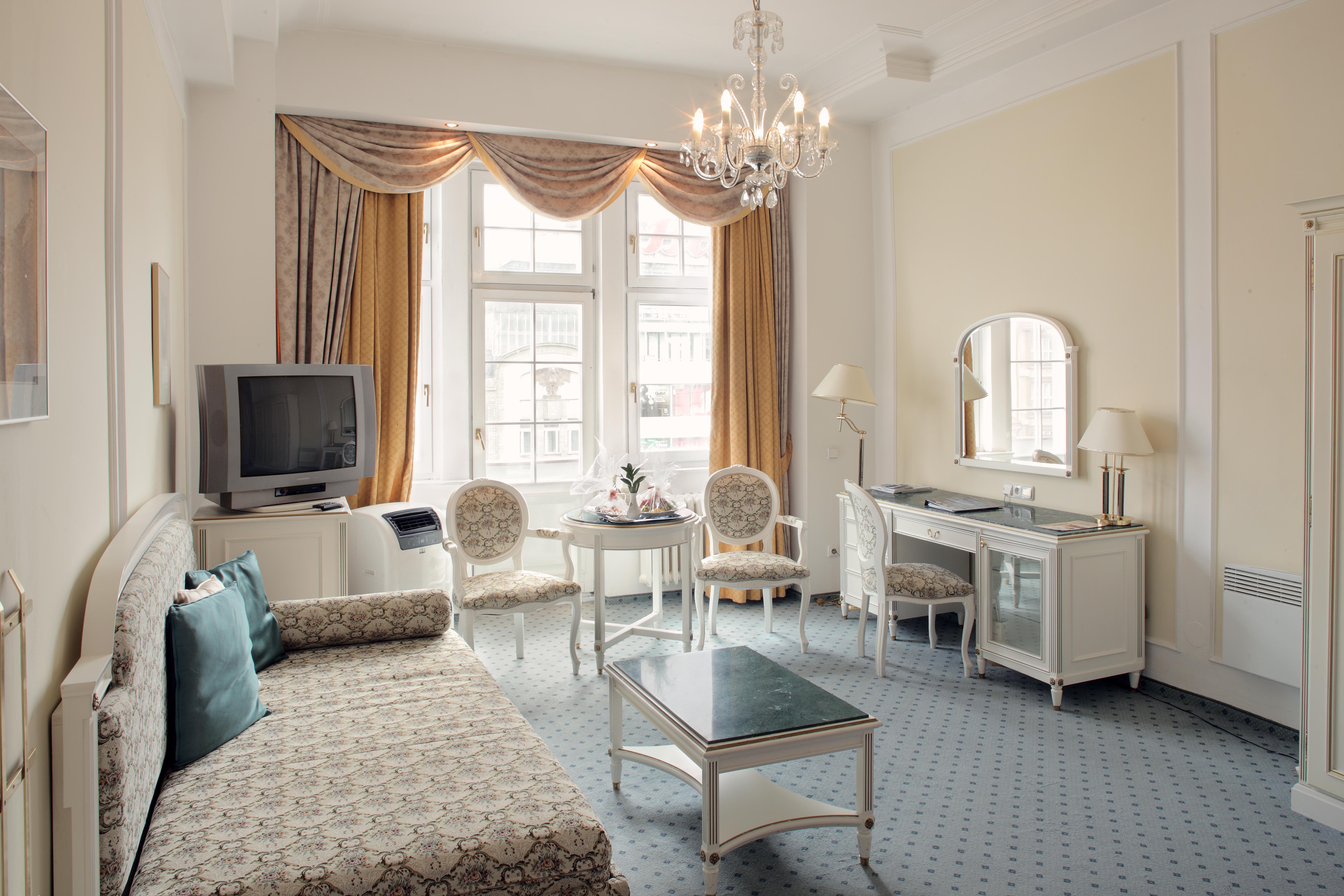 Ambassador Zlata Husa Prague Exterior photo A suite at the hotel