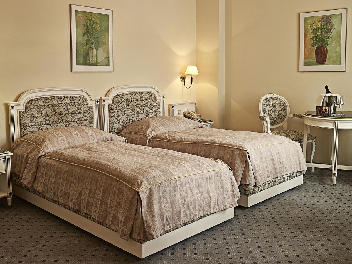 Ambassador Zlata Husa Prague Exterior photo A room at the Grand Hotel