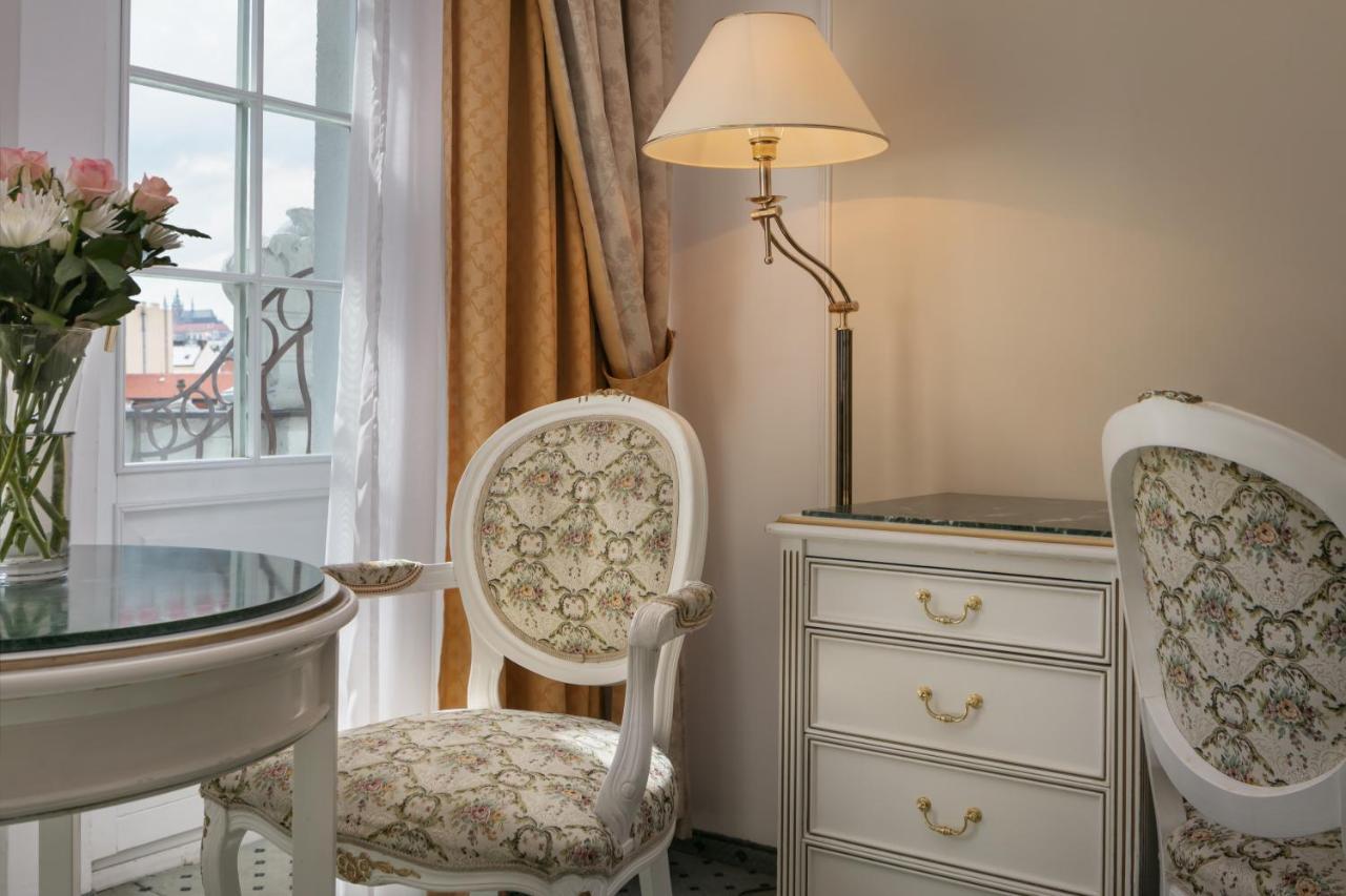 Ambassador Zlata Husa Prague Exterior photo A table lamp