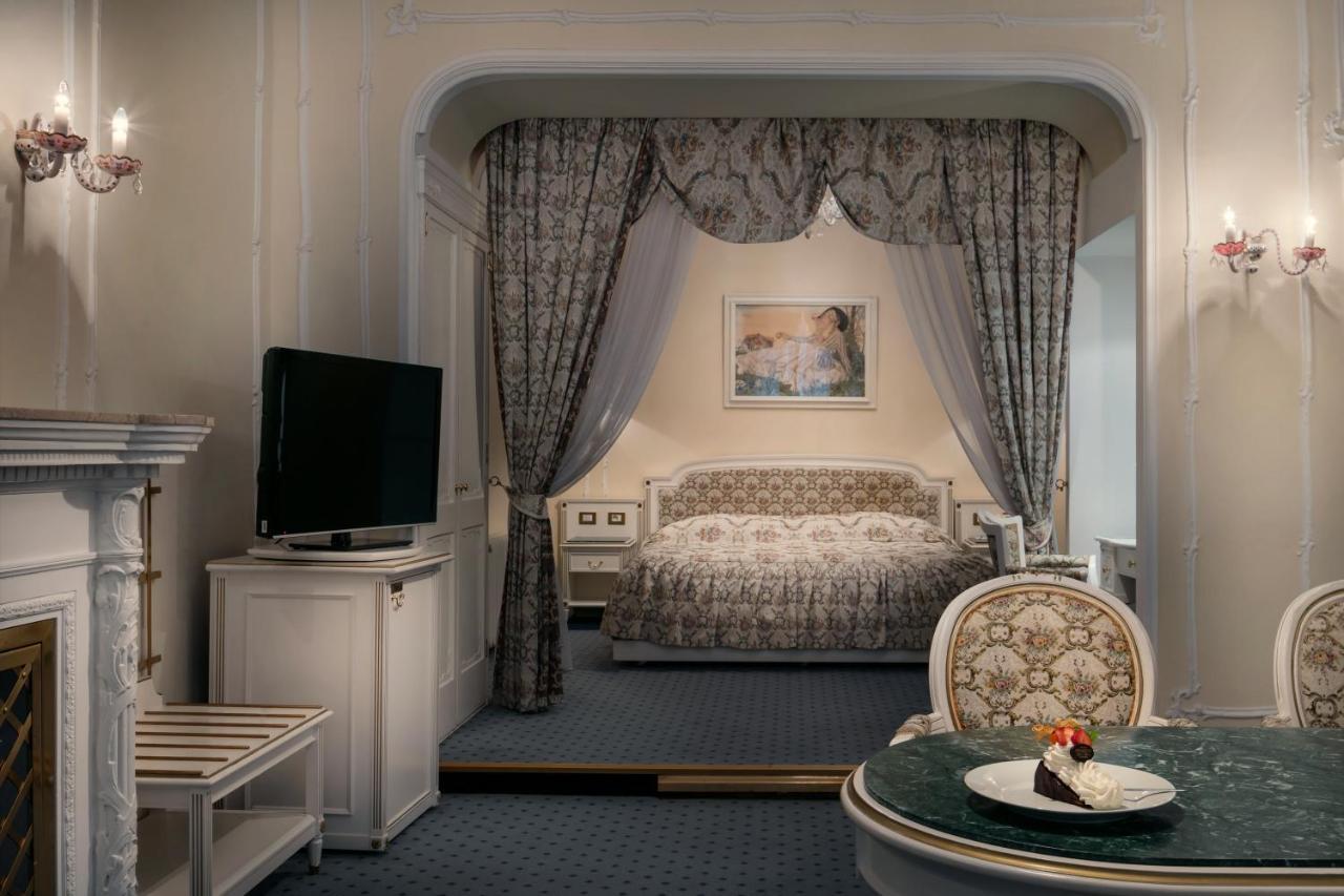 Ambassador Zlata Husa Prague Exterior photo A room at the hotel
